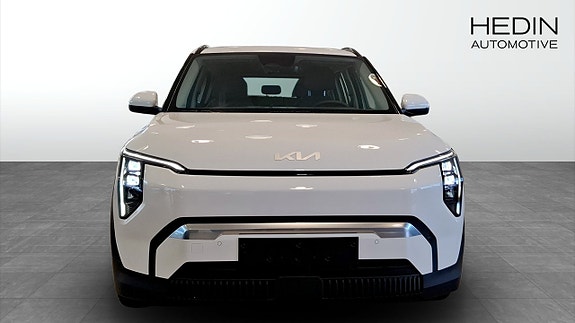 Kia EV3 8 of 12