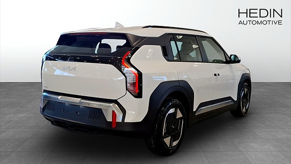 Kia EV3 2 of 12