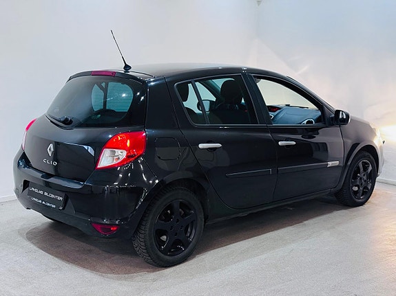 Renault Clio 16 of 16