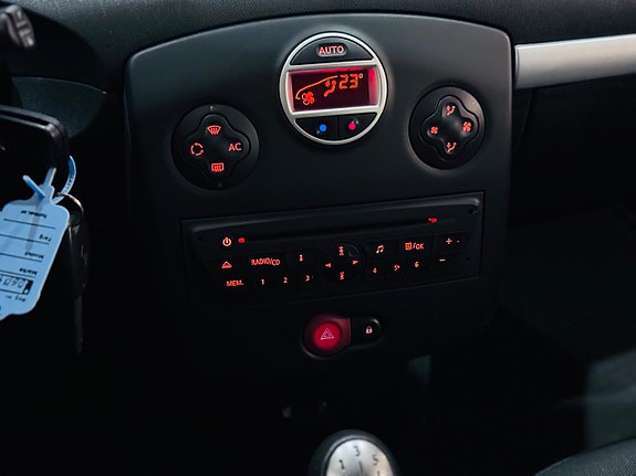 Renault Clio 11 of 16