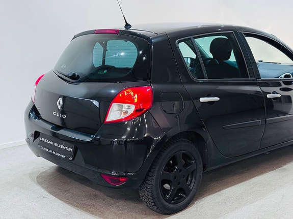 Renault Clio 15 of 16