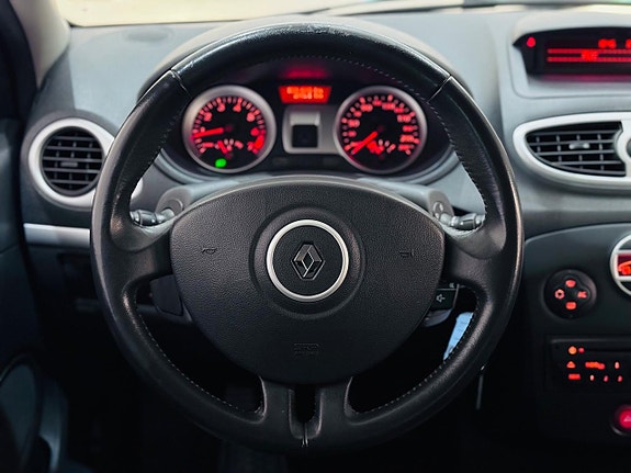 Renault Clio 13 of 16