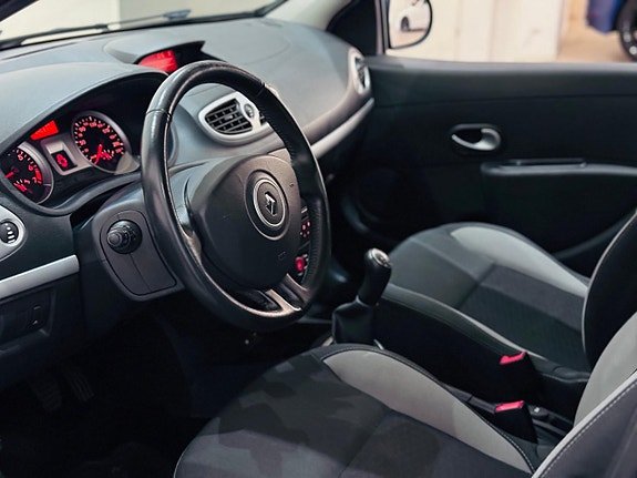 Renault Clio 9 of 16