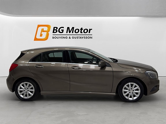Mercedes-Benz A200 3 of 5
