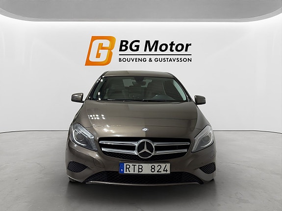 Mercedes-Benz A200 2 of 5