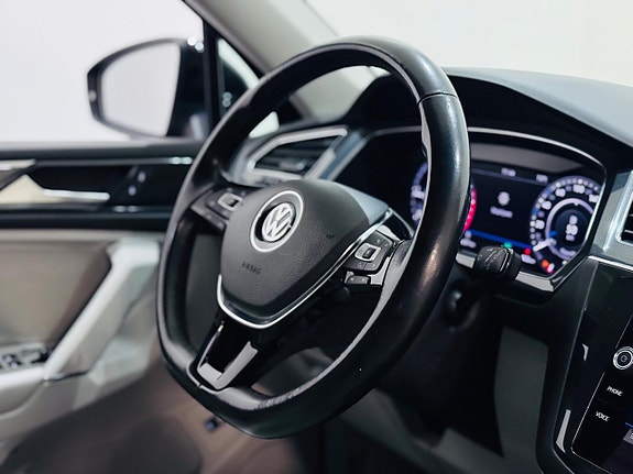 Volkswagen Tiguan Allspace 3 of 5