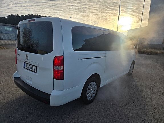 Peugeot Traveller 8 of 17