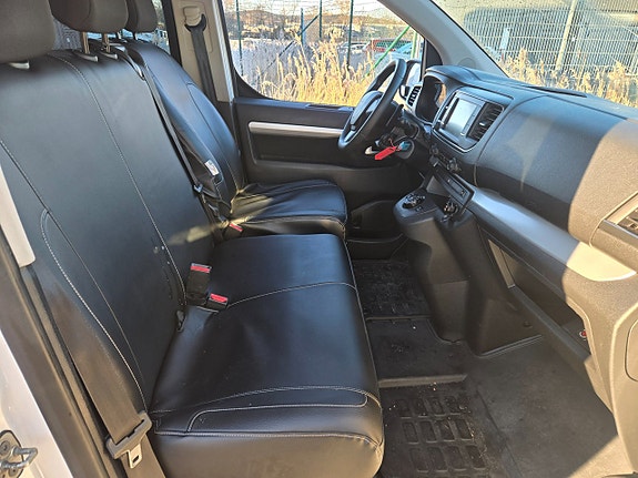 Peugeot Traveller 13 of 17