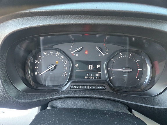 Peugeot Traveller 14 of 17