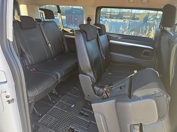 Peugeot Traveller 11 of 17