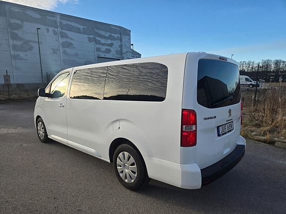 Peugeot Traveller 4 of 5