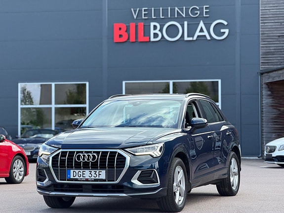 Audi Q3 2 of 5