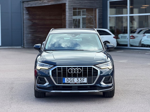 Audi Q3 3 of 5