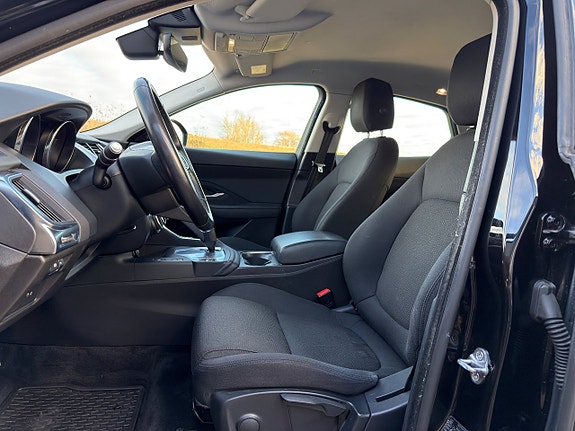 Jaguar E-PACE 8 of 16