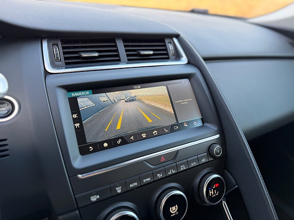 Jaguar E-PACE 14 of 16