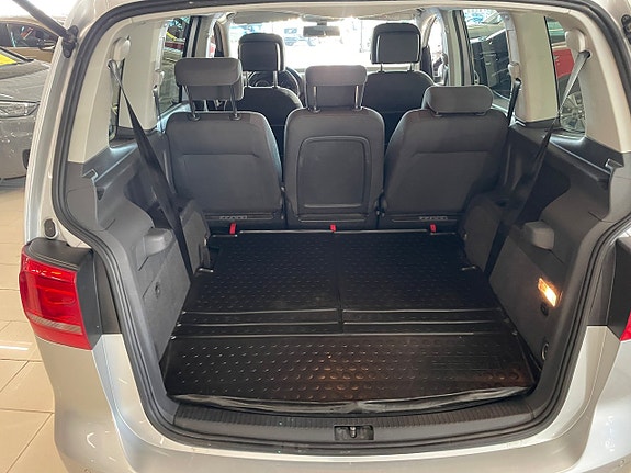 Volkswagen Touran 4 of 5
