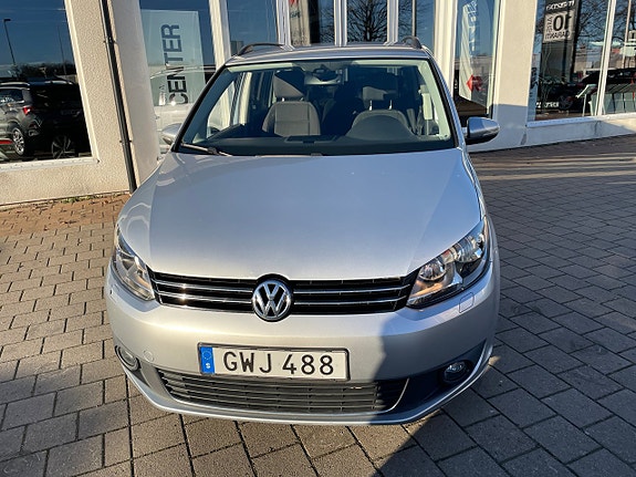Volkswagen Touran 2 of 5