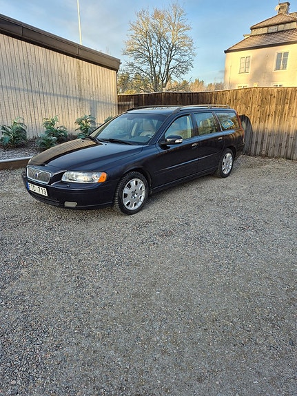 Volvo V70 4 of 5