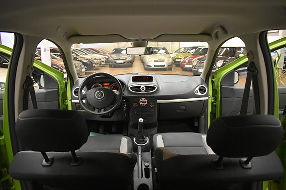 Renault Clio 17 of 19