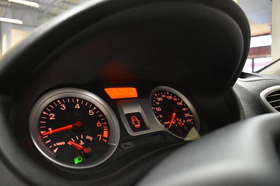 Renault Clio 19 of 19