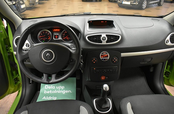 Renault Clio 18 of 19