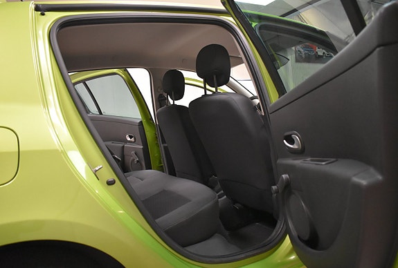 Renault Clio 14 of 19