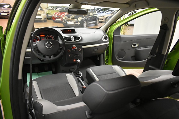 Renault Clio 16 of 19