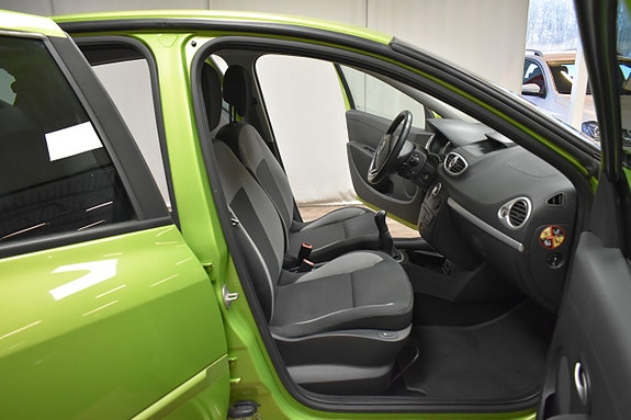 Renault Clio 12 of 19
