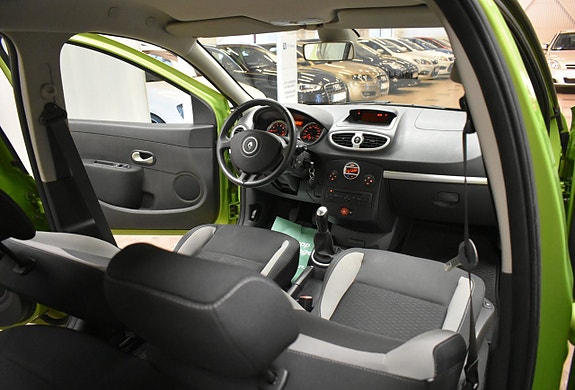 Renault Clio 15 of 19