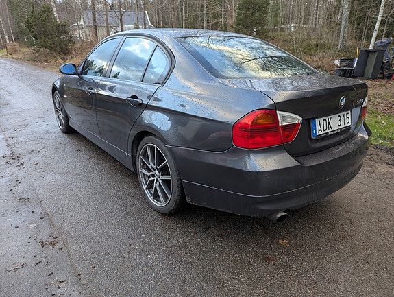 BMW 318i 2 of 5