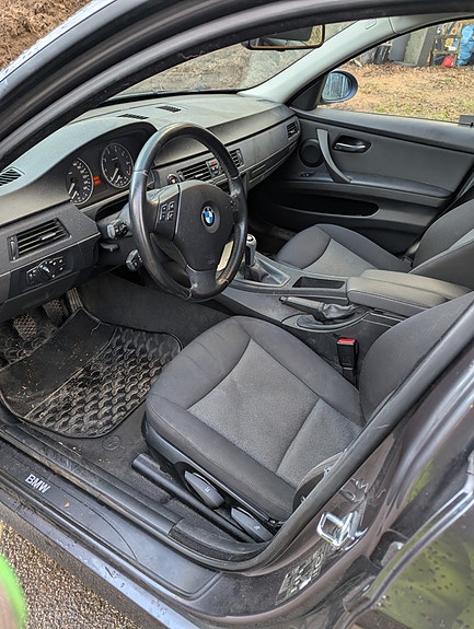 BMW 318i 5 of 5