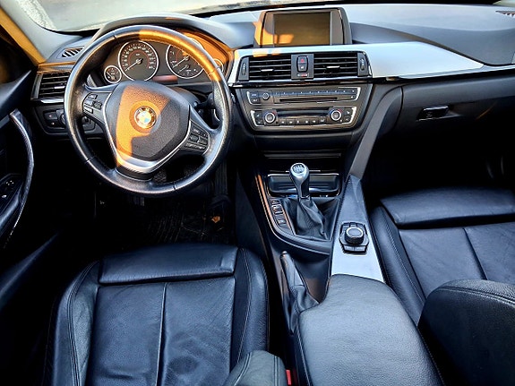 BMW 320 11 of 16