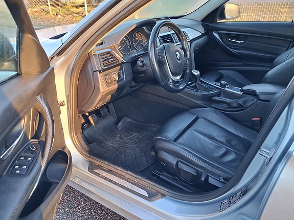 BMW 320 14 of 16