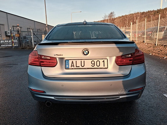 BMW 320 2 of 16