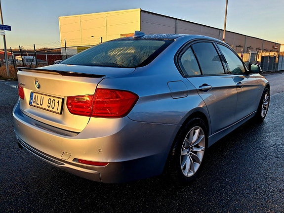 BMW 320 3 of 16