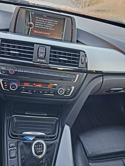 BMW 320 12 of 16