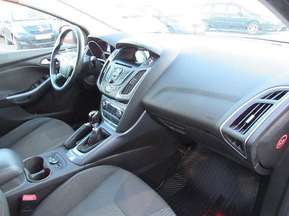 Ford Focus 9 of 14
