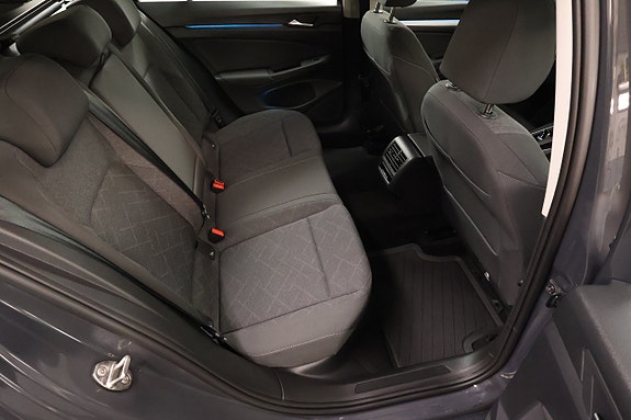 Volkswagen Golf VIII 10 of 30