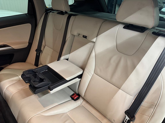 Volvo XC60 12 of 19