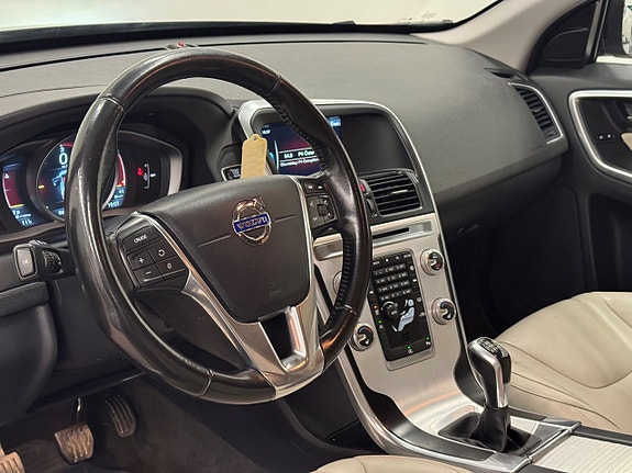 Volvo XC60 14 of 19