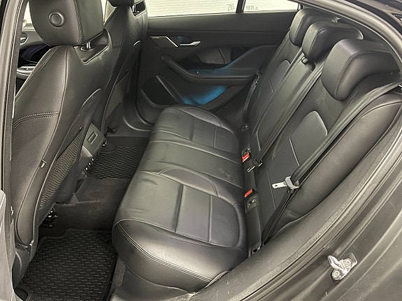 Jaguar I-PACE 13 of 21