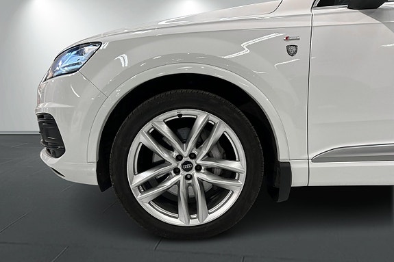 Audi Q7 11 of 26