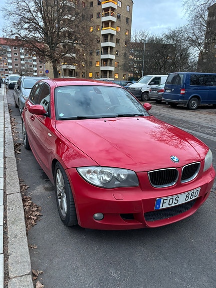 BMW 120i 2 of 4