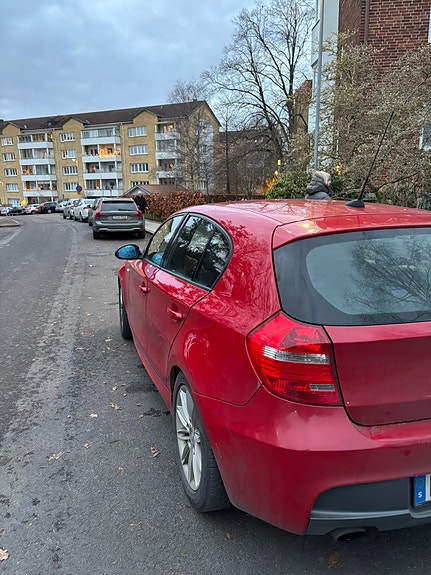 BMW 120i 3 of 4