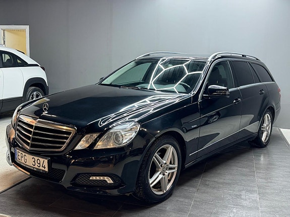 Mercedes-Benz E200 3 of 5