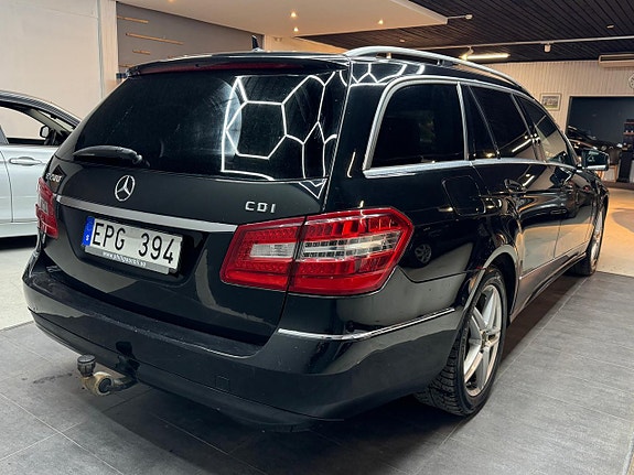 Mercedes-Benz E200 5 of 5