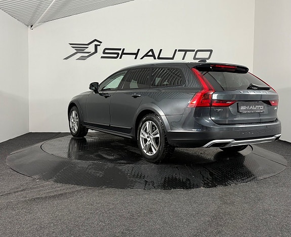 Volvo V90 Cross Country 8 of 21