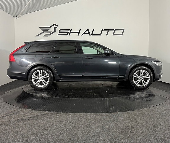 Volvo V90 Cross Country 4 of 5