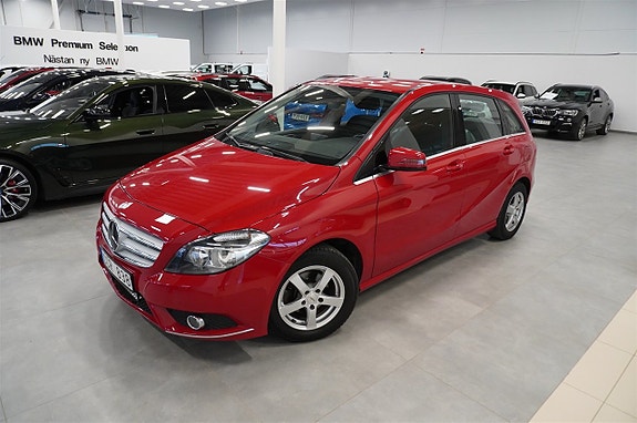 Mercedes-Benz B180 2 of 5