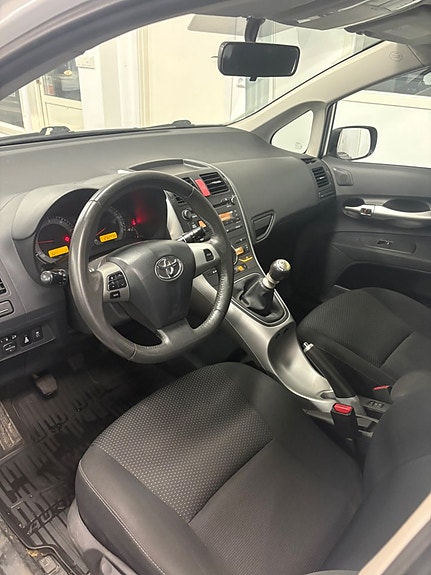 Toyota Auris 4 of 4